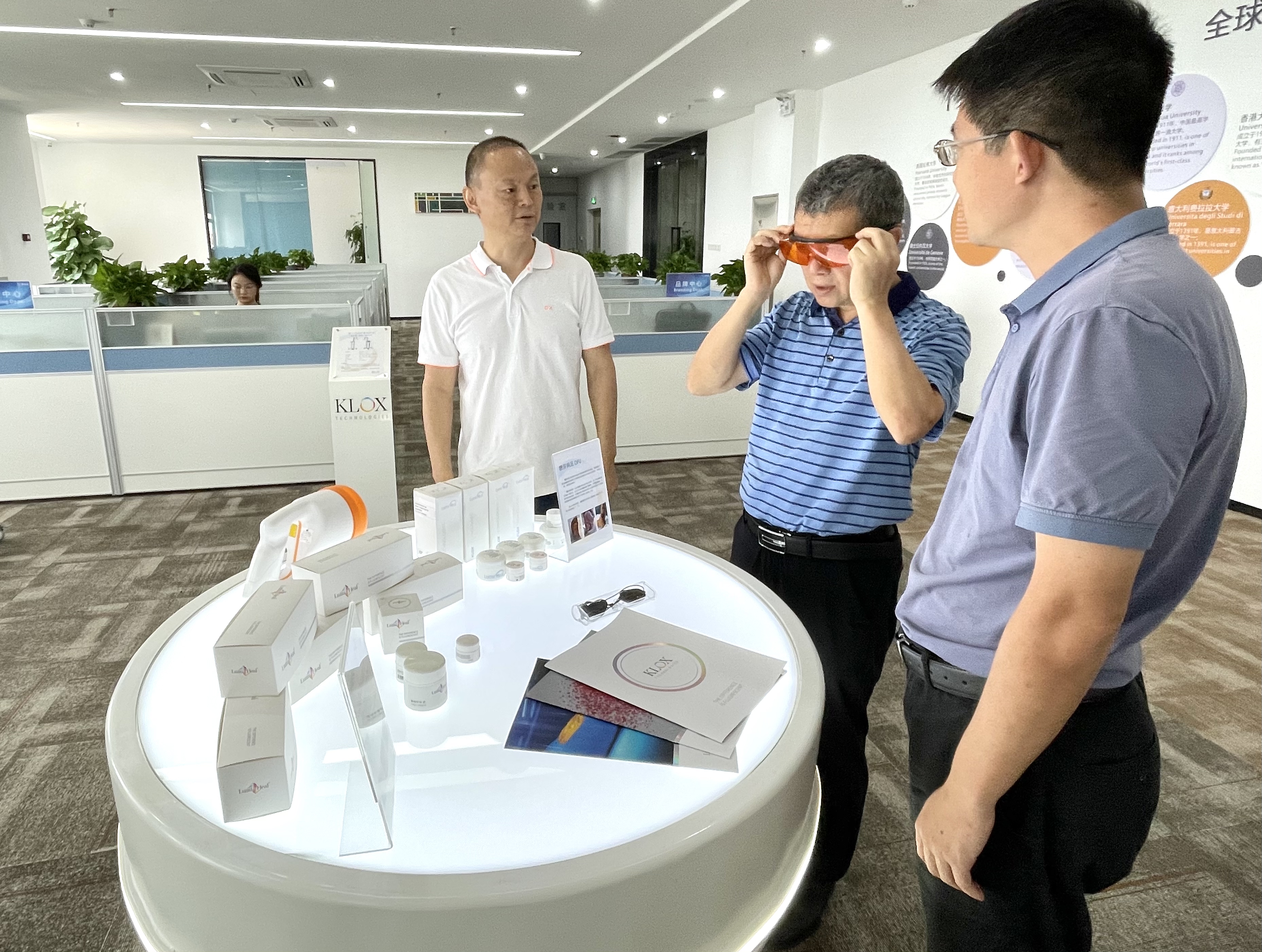 參觀產品.jpg 參觀產品.jpg